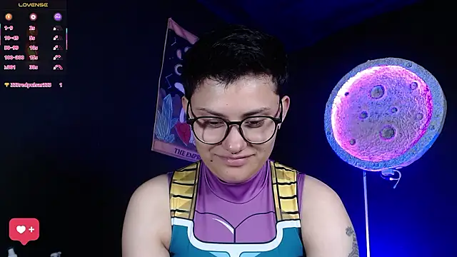 girl_intense444 webcam