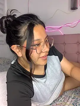 Webcam Model (LilithRose_)  is live.Free join now!