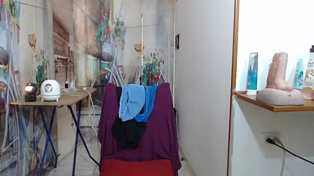 curly_greeneyed webcam