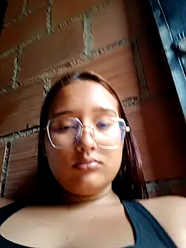 young_dairy01 - Young_dairy01's free webcam