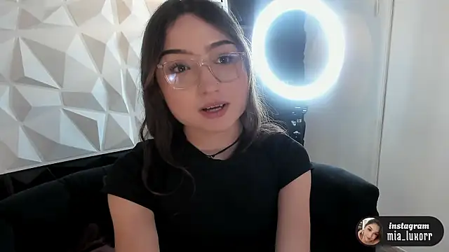 Mia_Luxor webcam