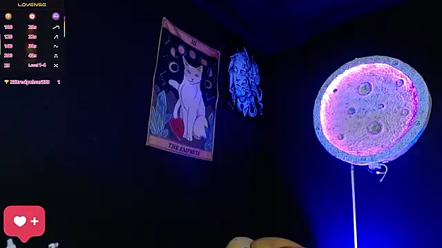 girl_intense444 webcam