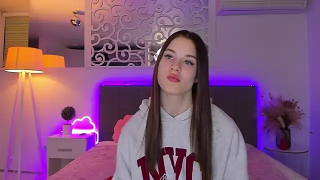 luisaclover - LuisaClover's free webcam - UK Sex Cams