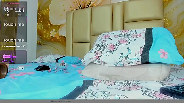 NahomiWalker_ webcam