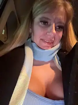 Webcam Model (Betsy)  is live.Free join now!