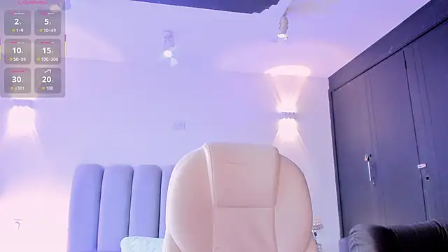 CarolineFyre webcam