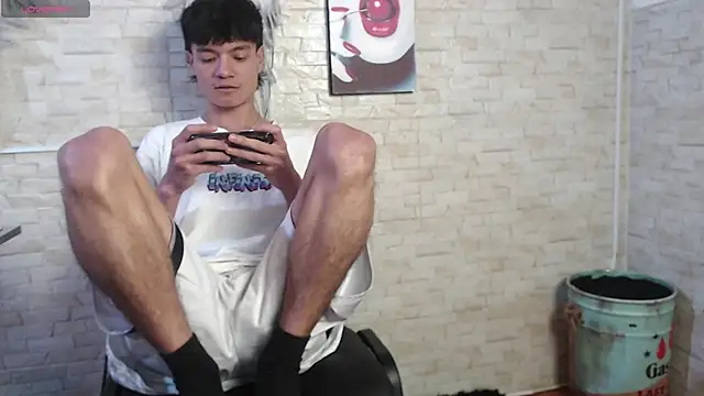 axel_milo_kairo_and_noa webcam