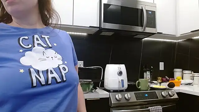 HazelSkyesChat webcam