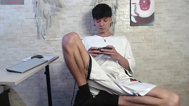 axel_milo_kairo_and_noa webcam