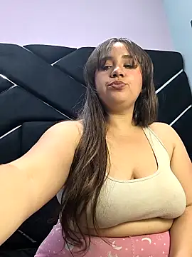 LucyOwen_18 webcam