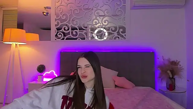 luisaclover - LuisaClover's free webcam - UK Sex Cams