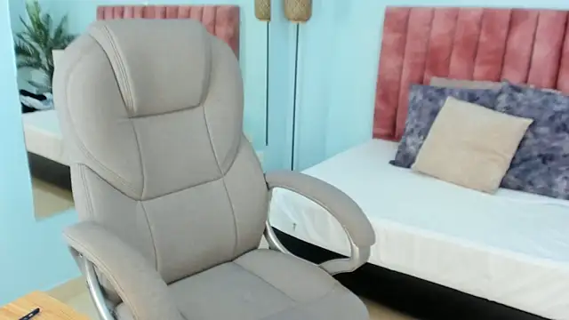 tati_saldarriaga webcam