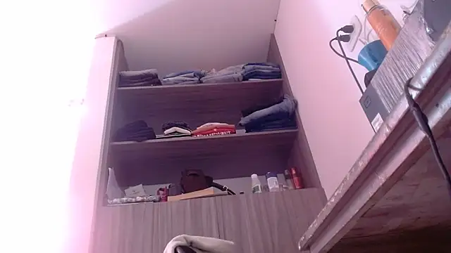 nicolle_milf1978 webcam