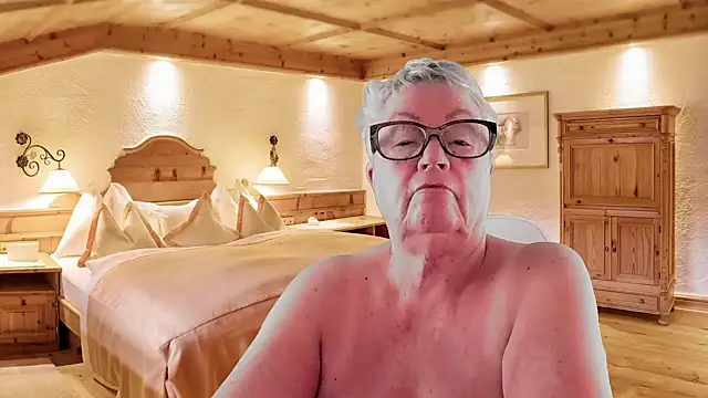 Mystery-Grandmother webcam