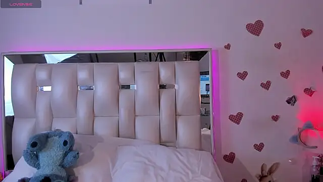 Darlyn_tenderhot__ webcam