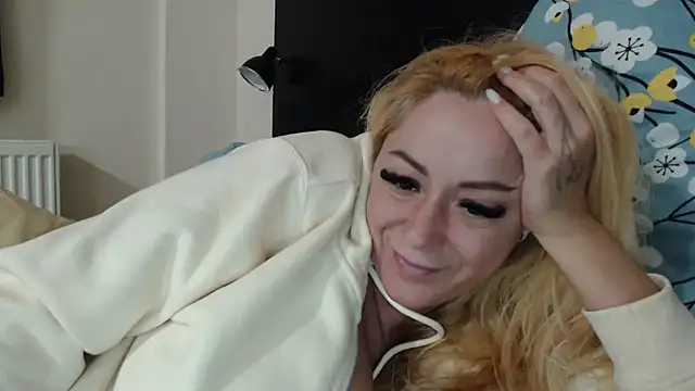 _karolynesyera_ webcam