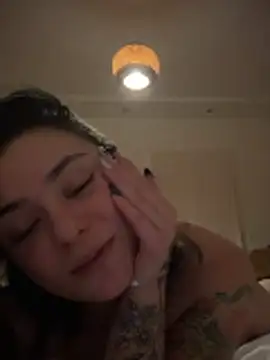 alwayshornyvivi webcam