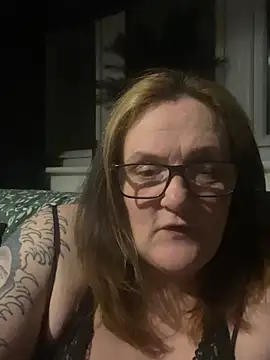 Busty-GilfQuinn webcam