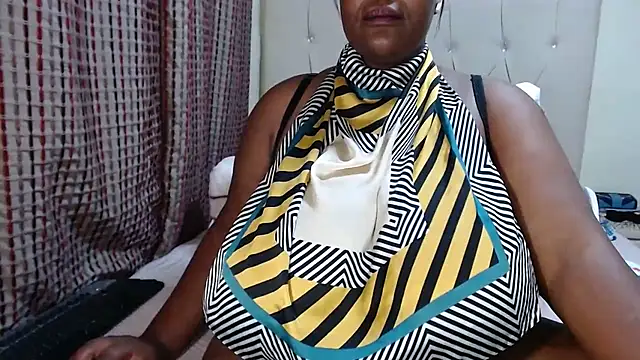 CHOCOLATEDARKBUSTYX webcam