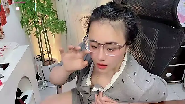 美女NEWONETO在线直播