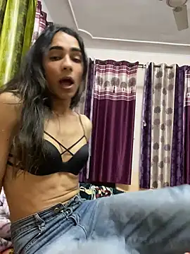 Jasmine_Shemale on FreeCamNet