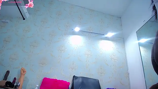 YHENDELYN_STONE webcam