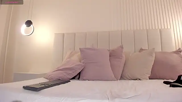 samanthaa_devine webcam