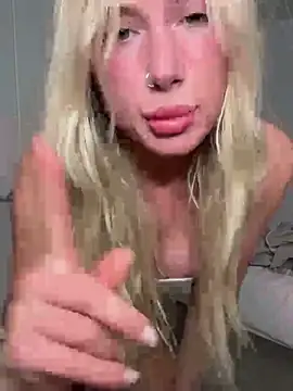 Webcam Model (SexySaraxxoo)  is live.Free join now!