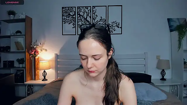 MalvinaTrafford webcam