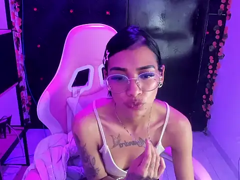 KarlaSlutSkinny__ webcam