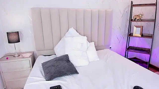 violettarousee_ - ViolettaRousee_'s free webcam - UK Sex Cams