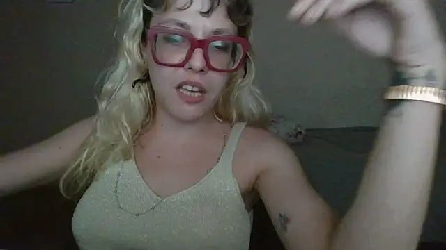 BlondieTami webcam