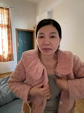 美女xiiuuff18在线直播