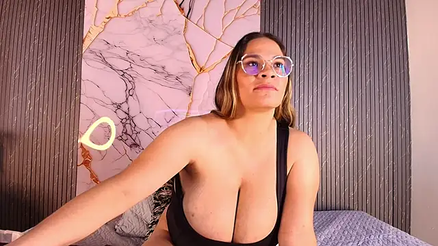 big_tits_in_your_face webcam