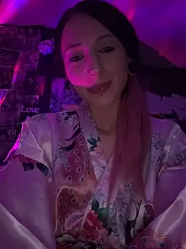 MissMidnightUK webcam