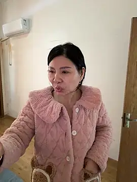 美女xiiuuff18在线直播