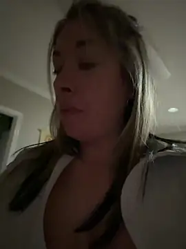 Webcam Model (MiraKisss)  is live.Free join now!