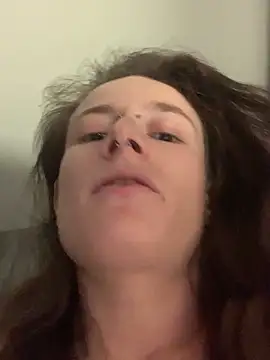 GoldenPussy1329 webcam