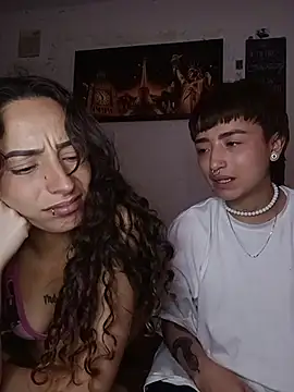 AlexxaAndRileyy webcam