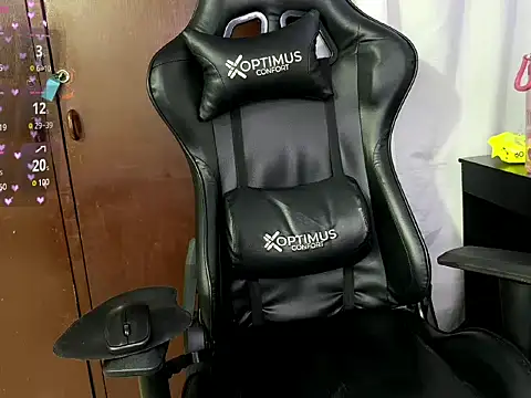 BigTitsGirl04 webcam