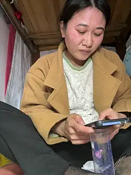 美女daaqnn在线直播