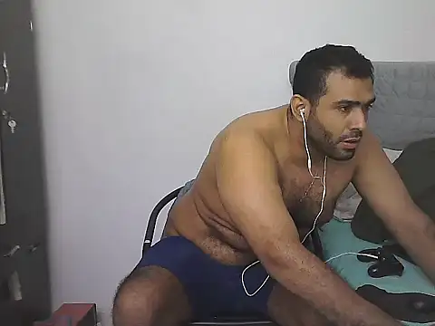 AlphaLatinoBear webcam