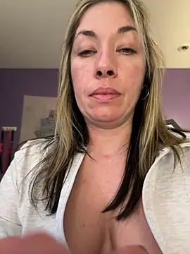 Webcam Model (MiraKisss)  is live.Free join now!