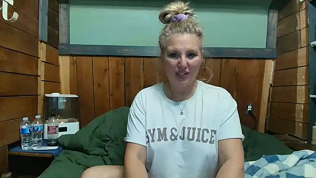 lisaxlovexxx's Stripchat show and profile