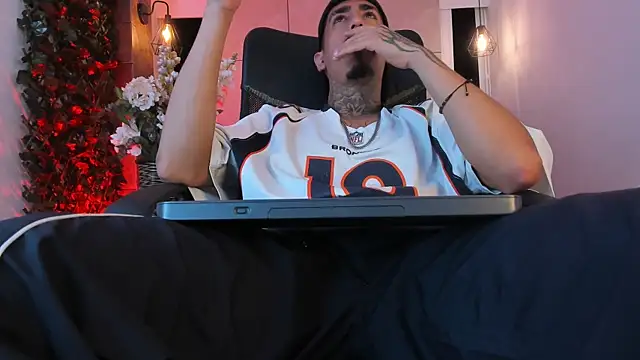 Donovan_Desmond webcam