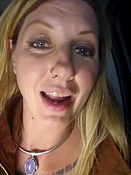 SheIsSomething webcam