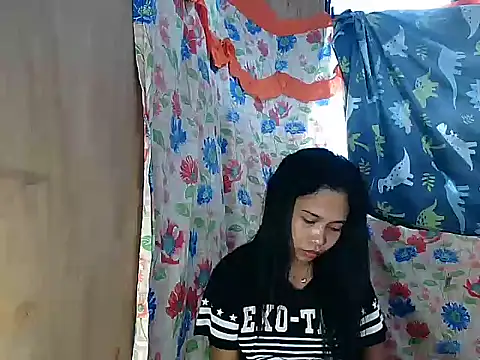 PinaySkinnyGirl webcam