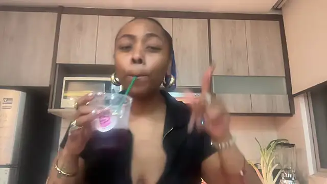 ChocolateCakeQueen webcam