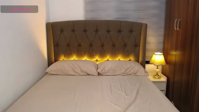 SexFucktoryLily webcam