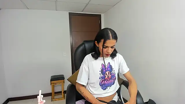 aisha_hotts777 - Aisha_hotts777's free webcam - UK Sex Cams